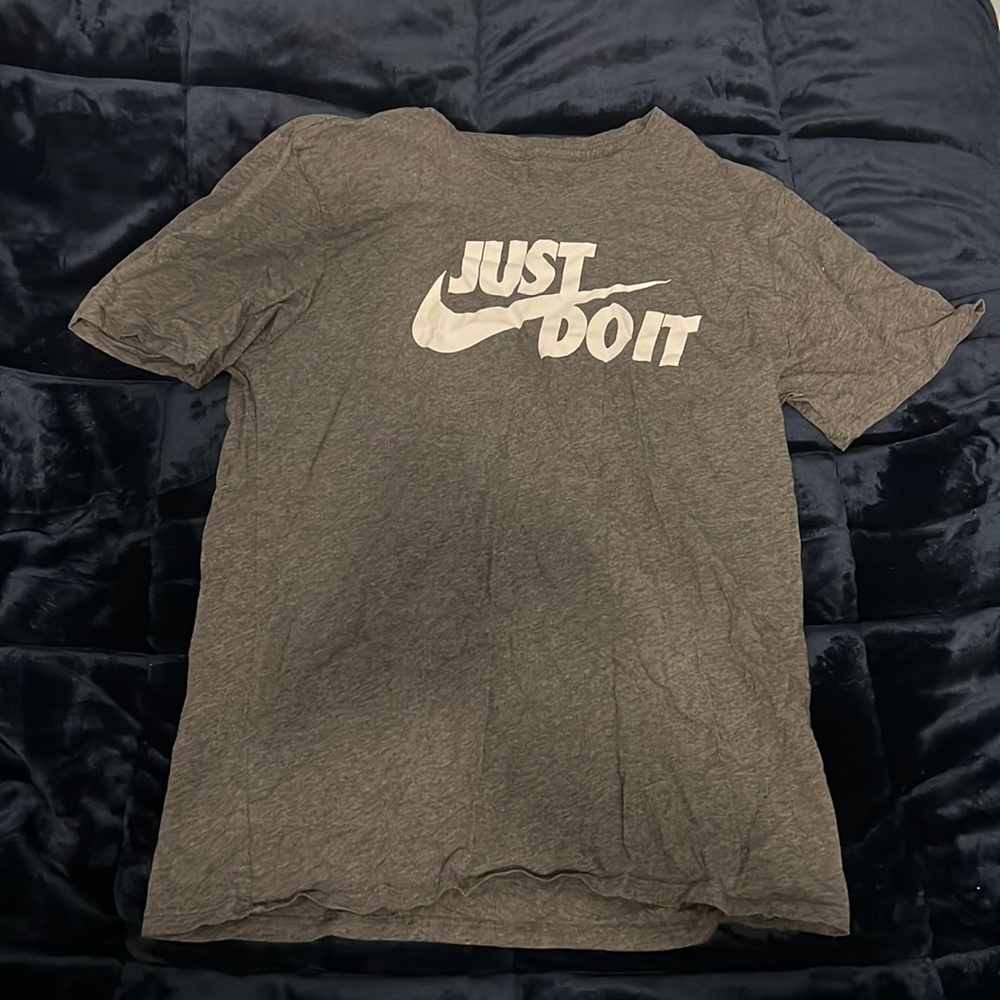 Grey Nike tshirt large